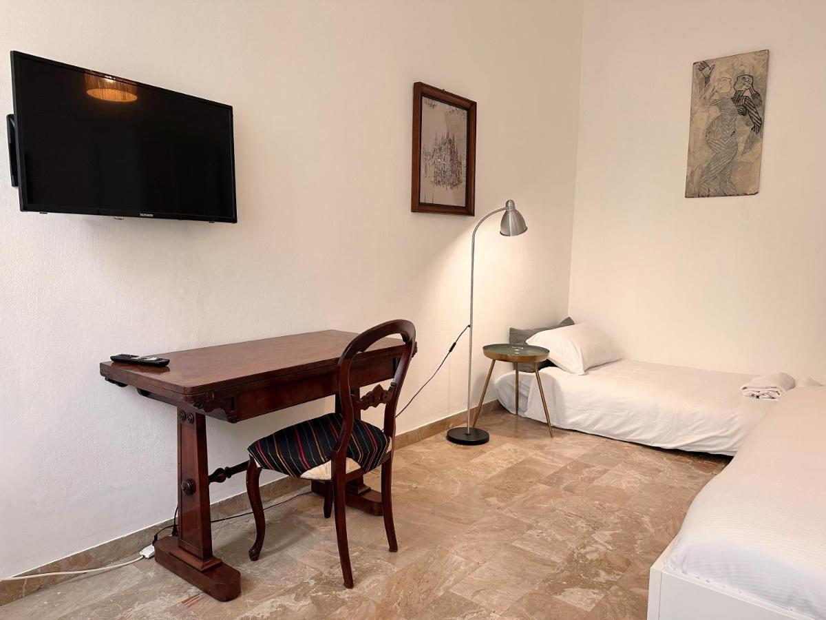 Orea Spiti - Drawings In Teodosio Appartement